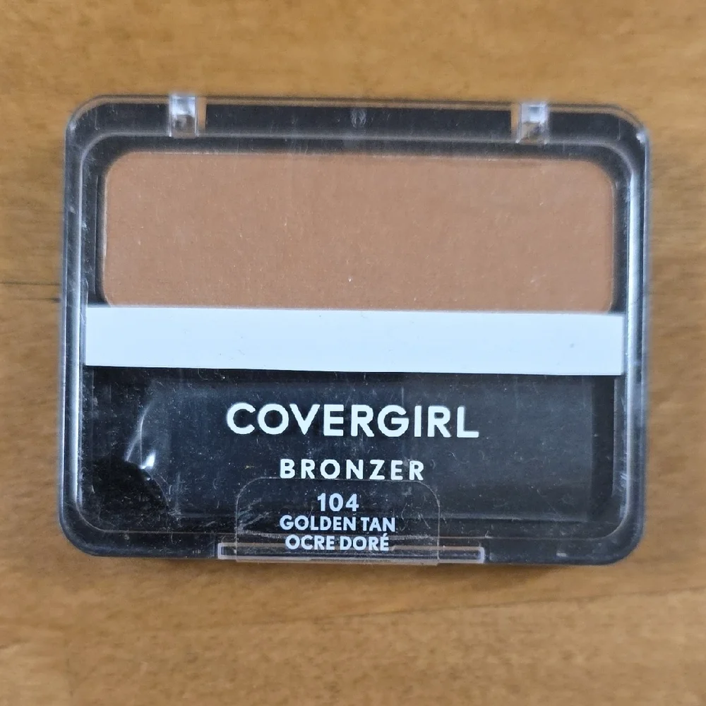 COVERGIRL Bronzer in Shade  104 Golden Tan